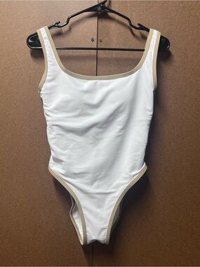 NWT- LainSnow Ocean Isle One Piece Coconut White Ribbed Swimsuit Sz M